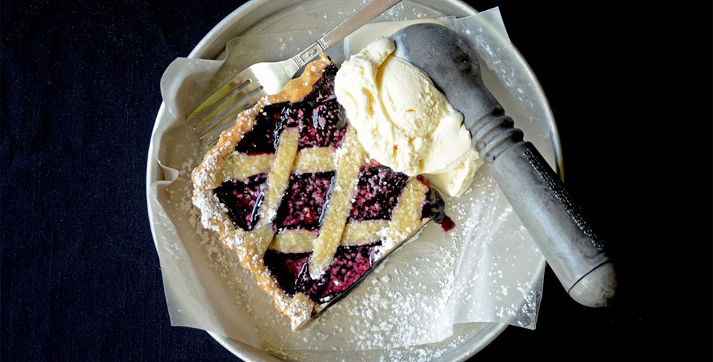 Maulbeer-Pflaumen-Crostata